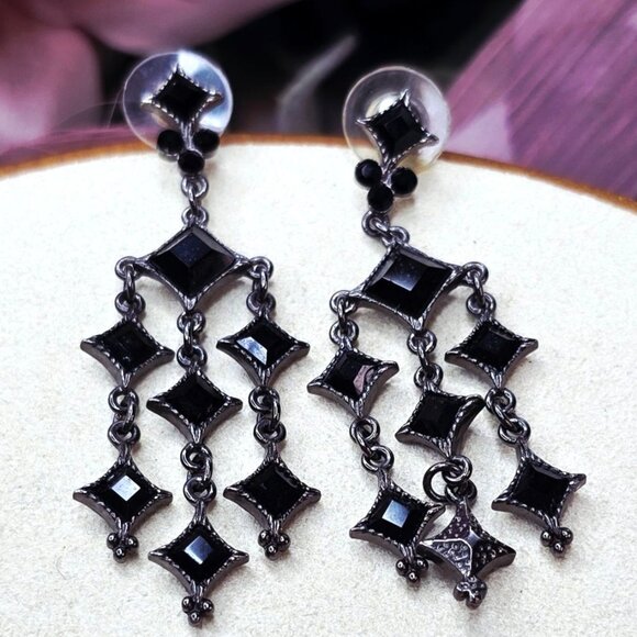 🔥$5/$25 Carol Collection Black Chandelier Faceted Post Earrings - Picture 2 of 10